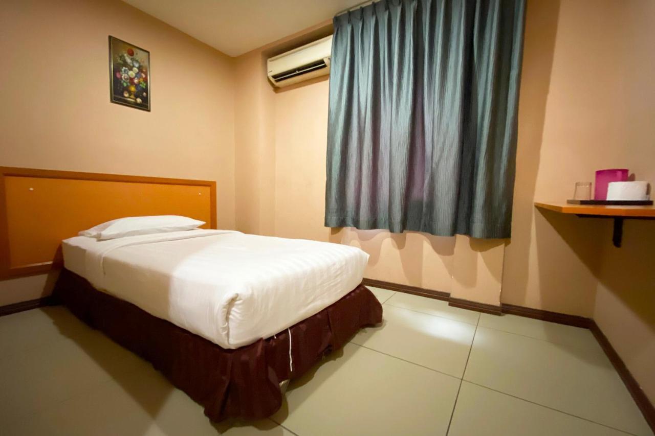 Oyo 90108 Hotel Kaya Κότα Κιναμπαλού Εξωτερικό φωτογραφία